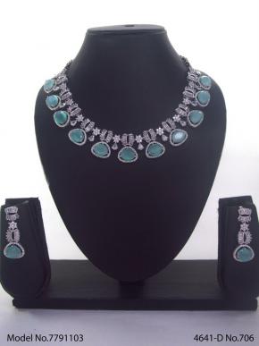Statement Necklaces in Trend
