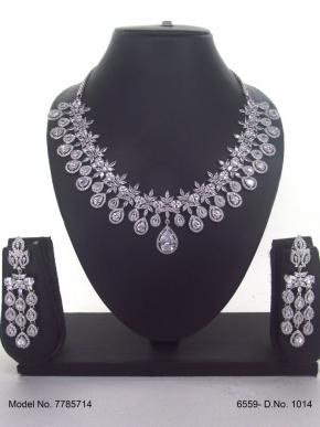 Traditional Necklaces in Trend